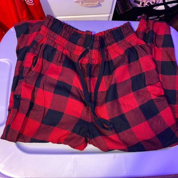 ⚠️LAST MONTH TO PURCHASE— garage Red plaid pants - Picture 1 of 3